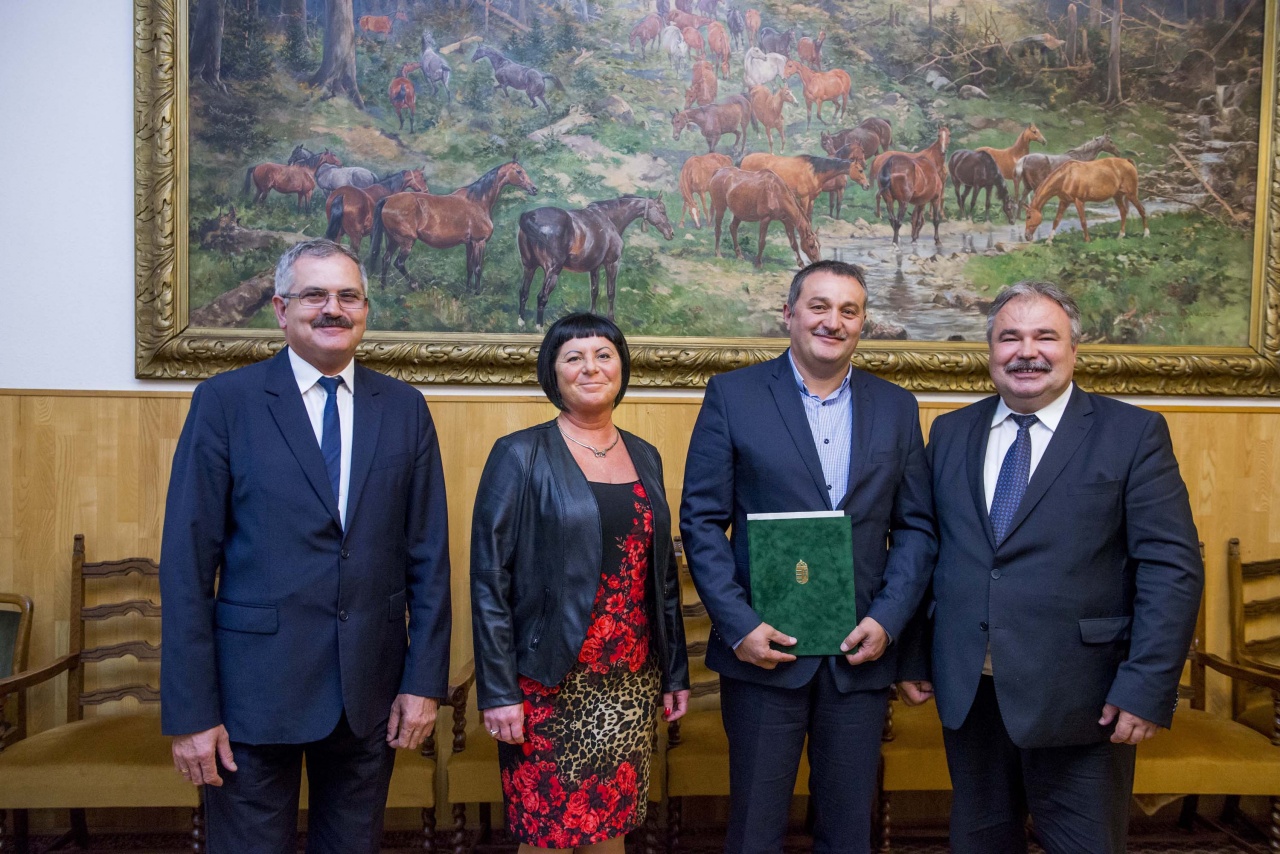 Partnerség a minisztérium és a Zsindelyes között