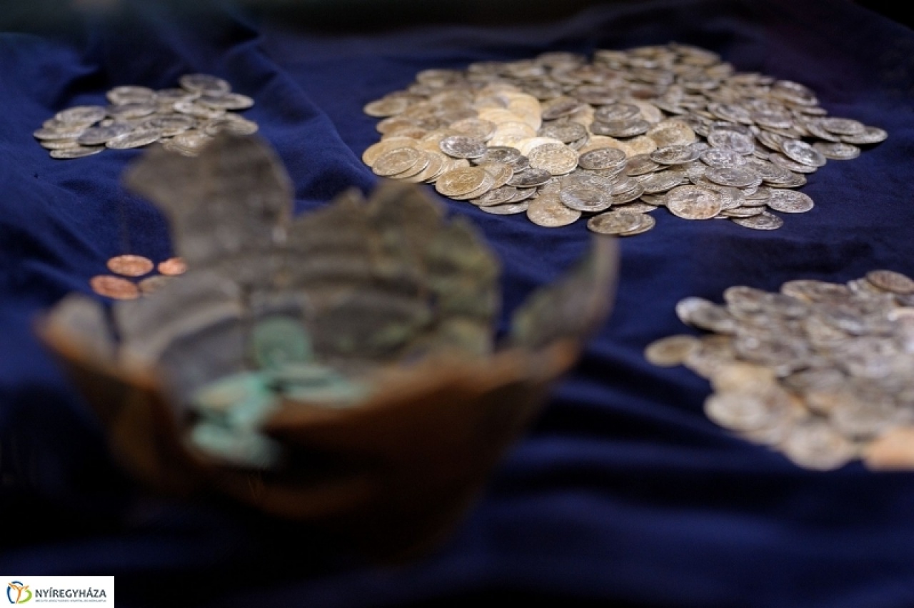 Borítékot és oklevelet kaptak a kincs megtalálói