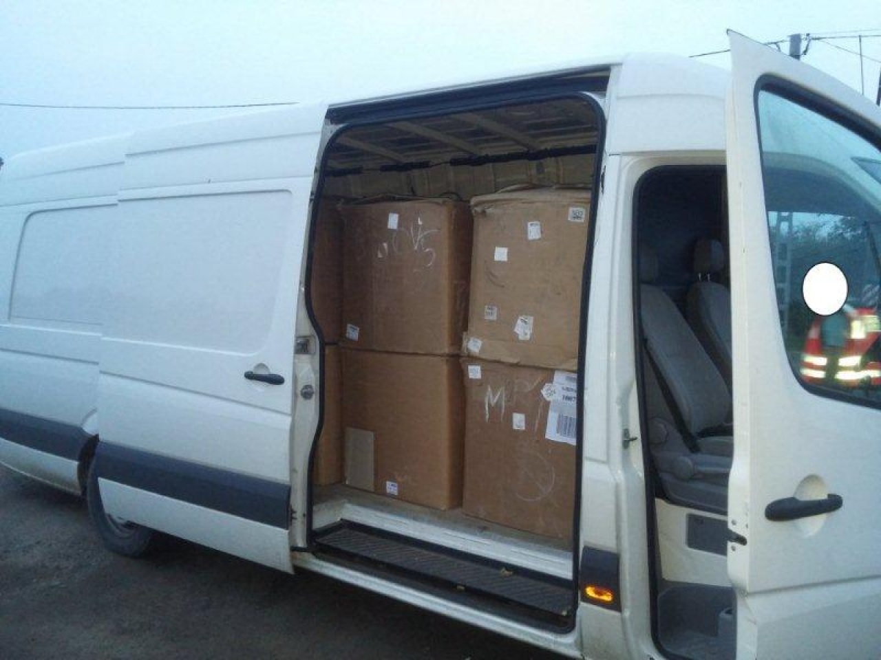 Két tonna dohány a teherautón