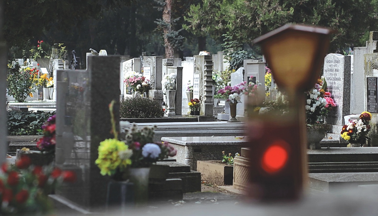 Készülnek a növekvő forgalomra a temetőkben