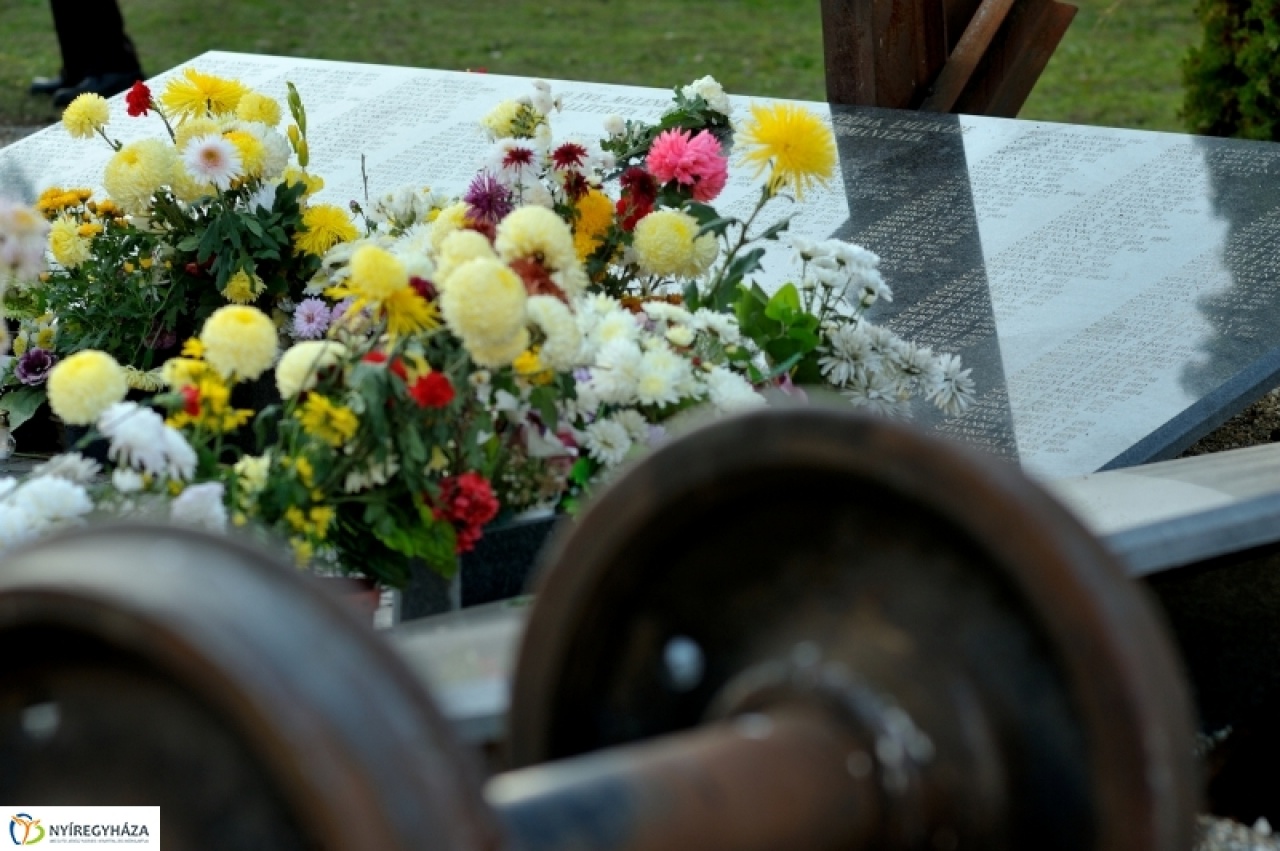 Poklok poklára vitték őket... – Emlékezés a málenkij robotra