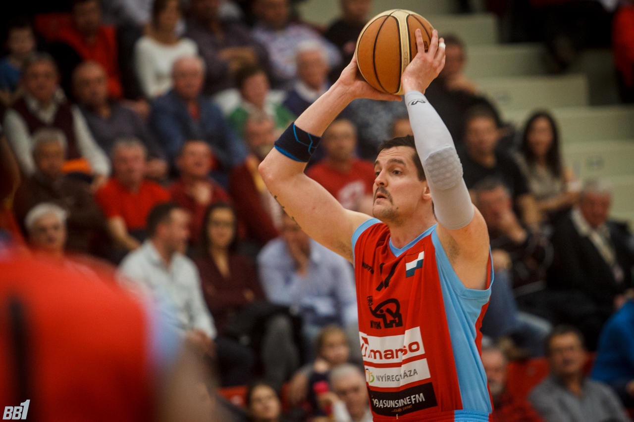 Bajuszt növesztenek a kosarasok