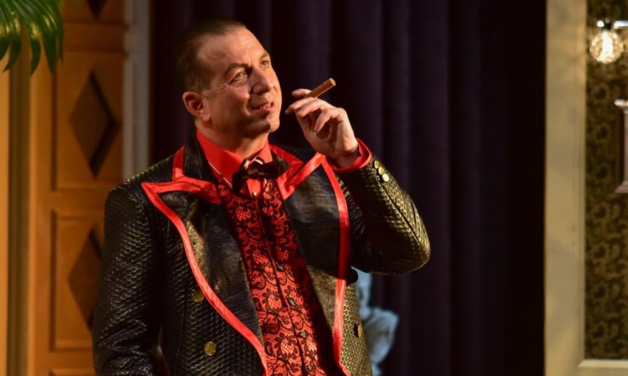 Schlanger András igazgató rendez és játszik is