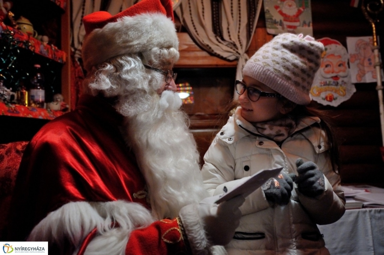 Beköltözik a Mikulás a városházára