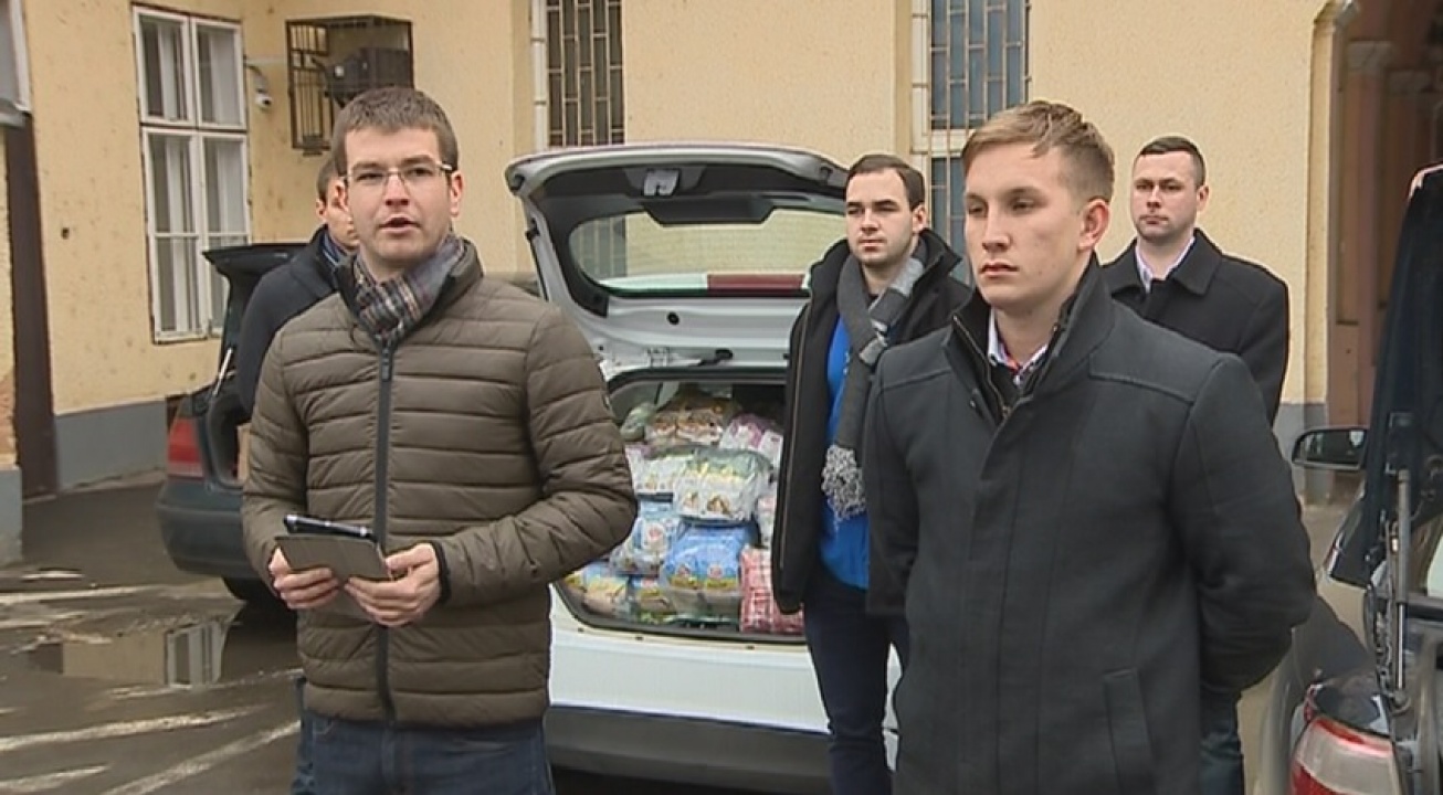 Három autónyi ajándék Kárpátaljára