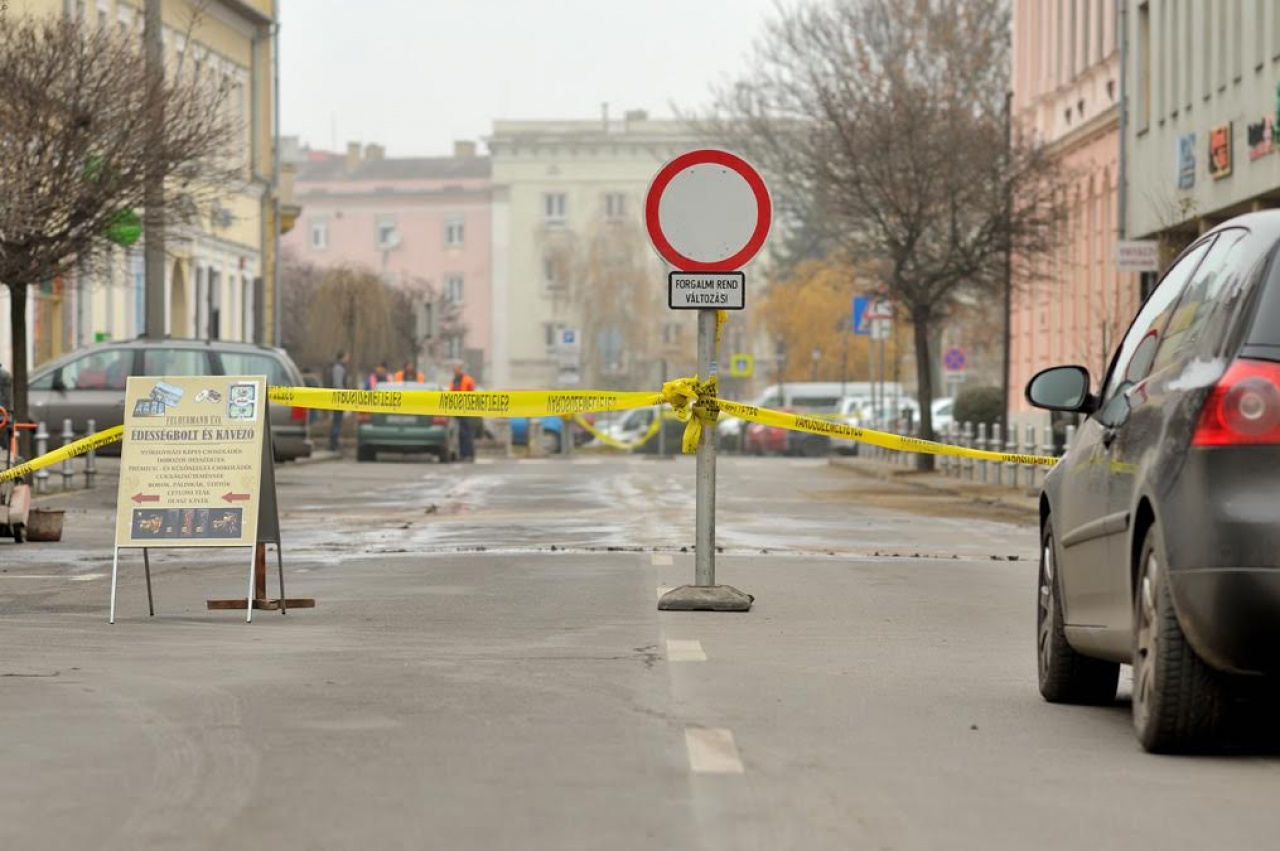 Körbejárható a tér