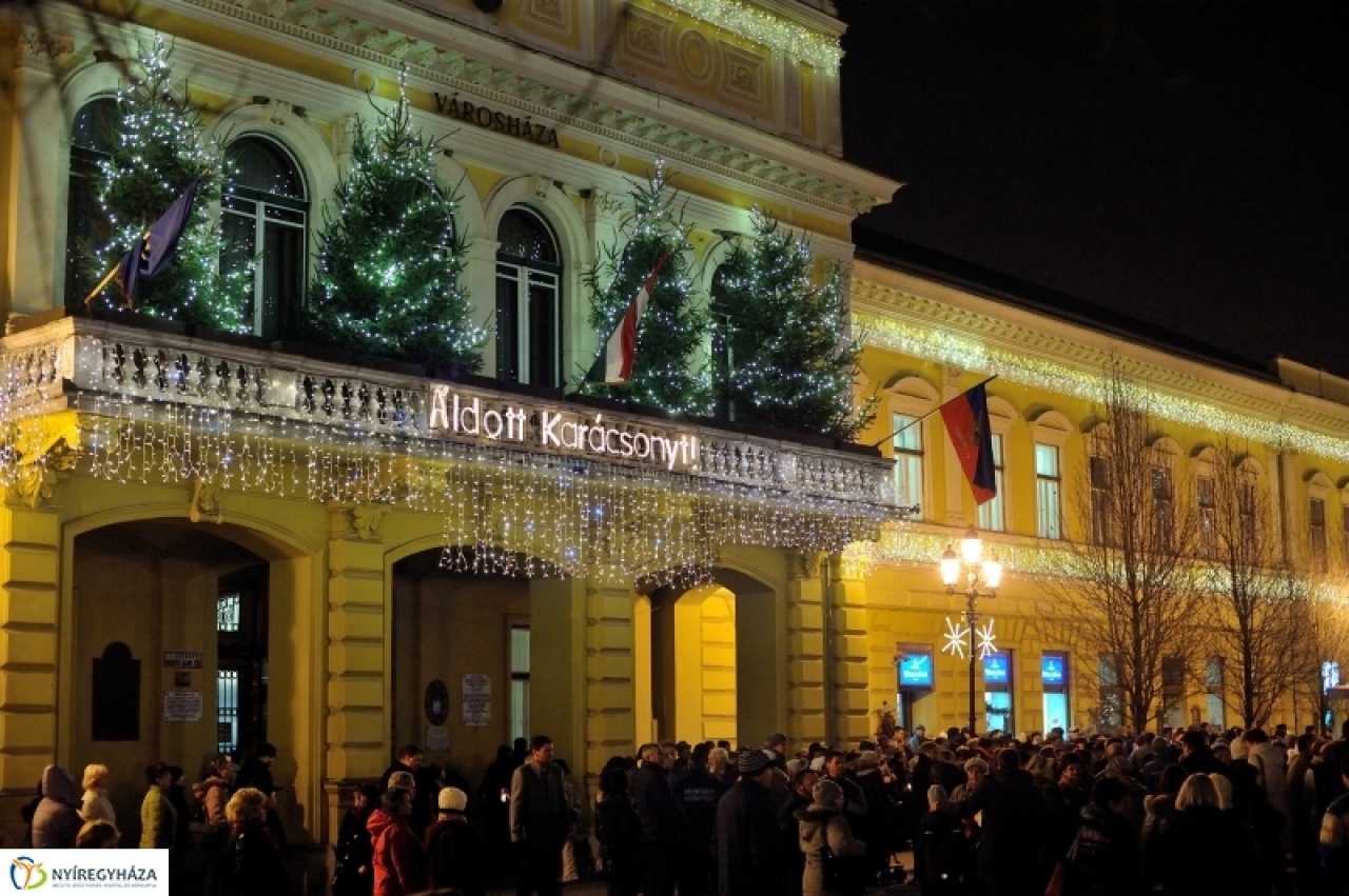 Békés karácsonyt kívánunk!