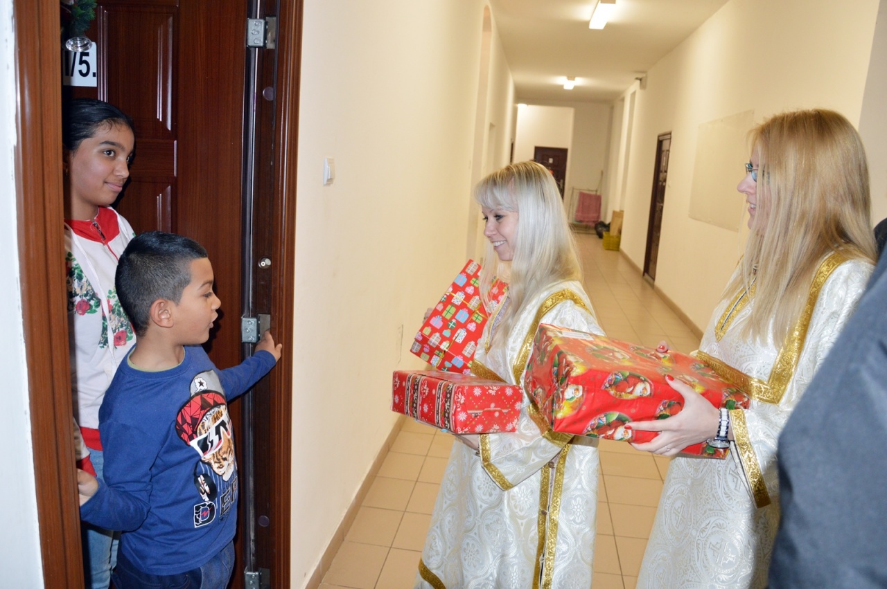 Mosolyt vittek a TKKI-s angyalok