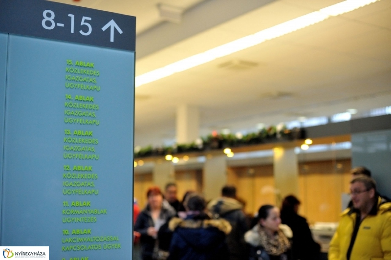 Telt ház a Kormányablakban