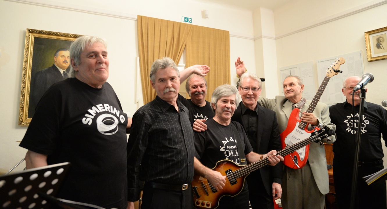 Kirock-ták a ház oldalát