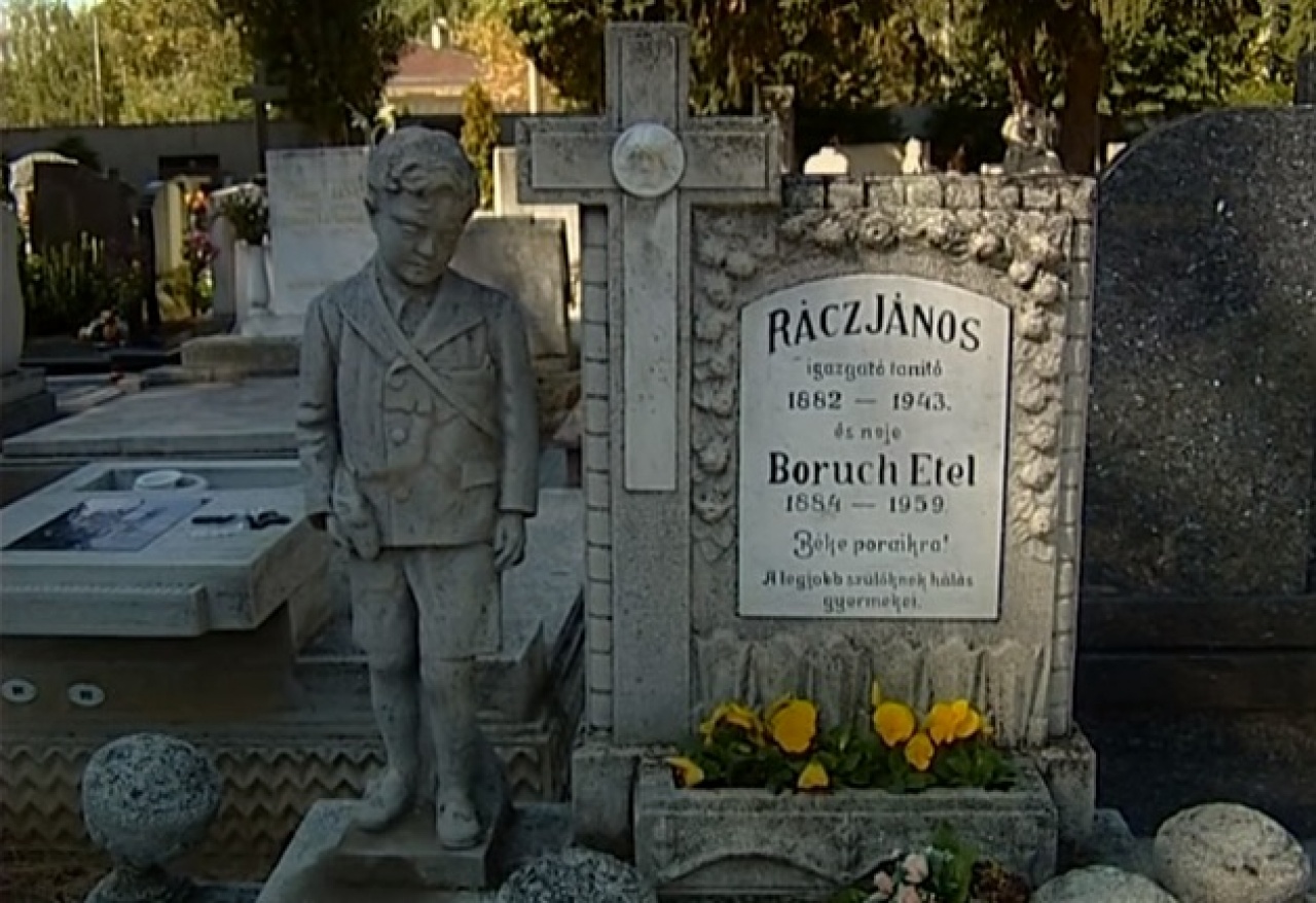 Mesél a Híradó – Séta a nyíregyházi Északi temetőben