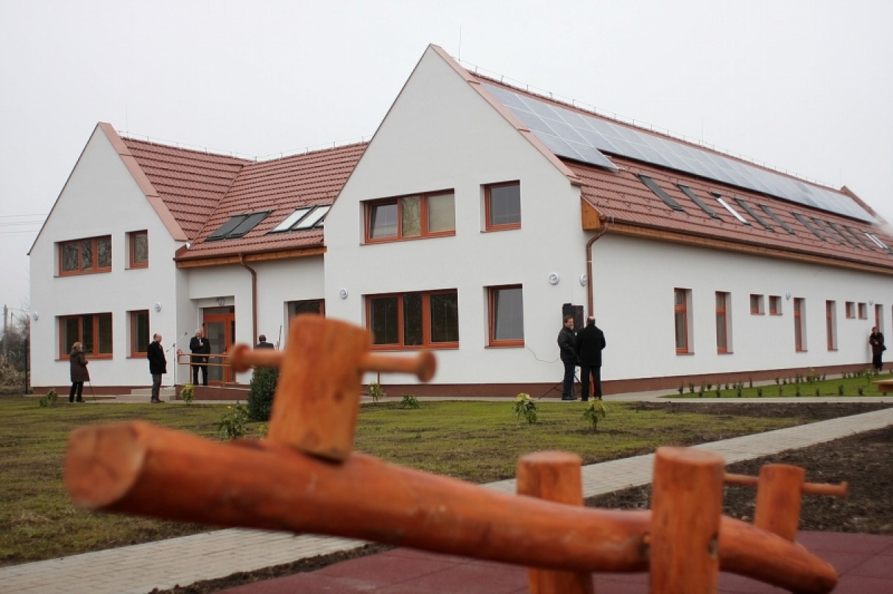 Telt ház az átmeneti otthonban