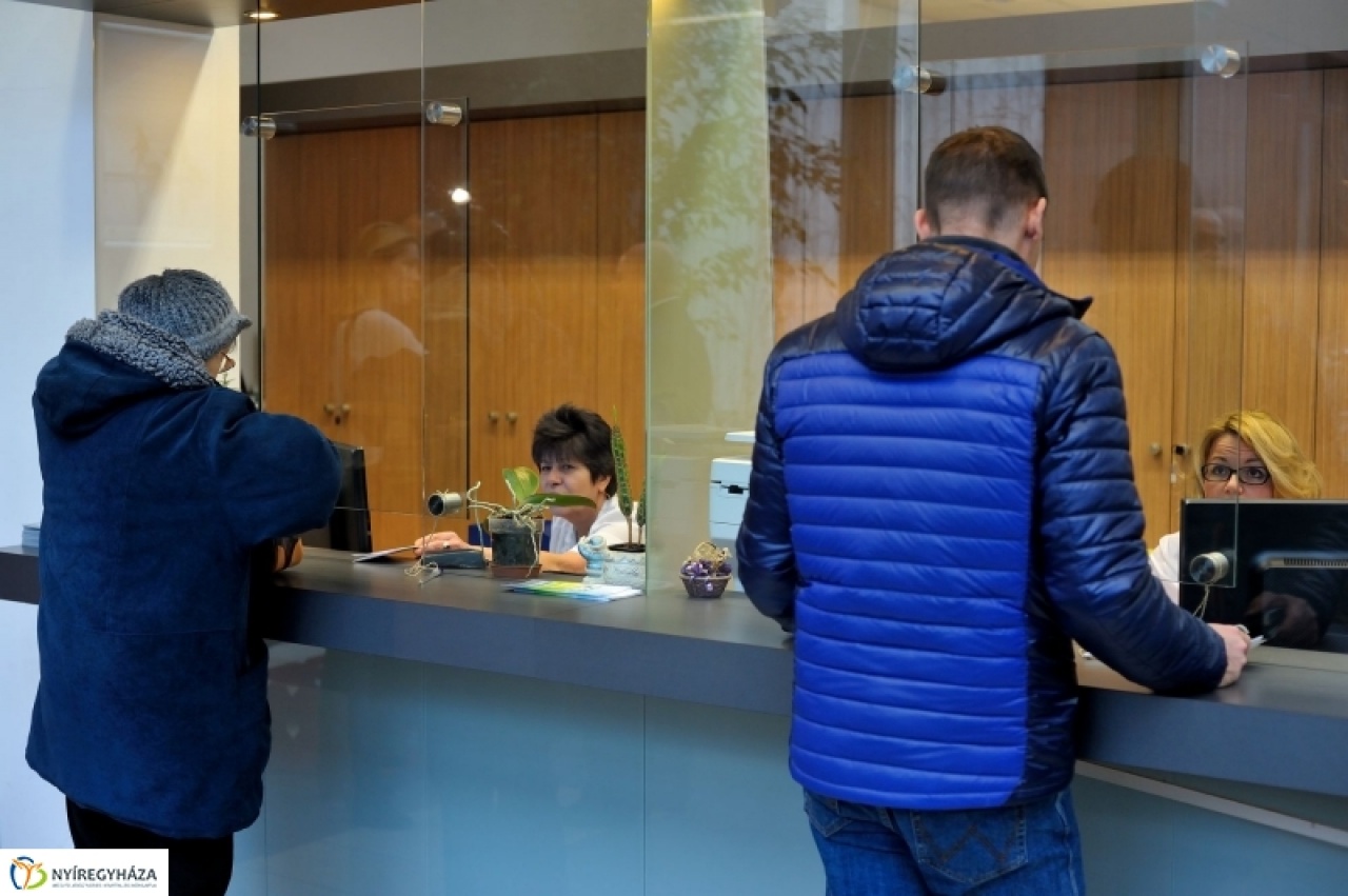 Ingyenes okmányok – Tömeg a Kormányablakokban