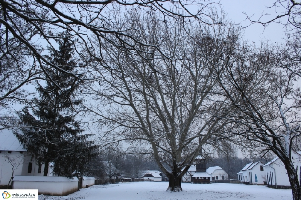 Taligára ül a múzeumfalu népe