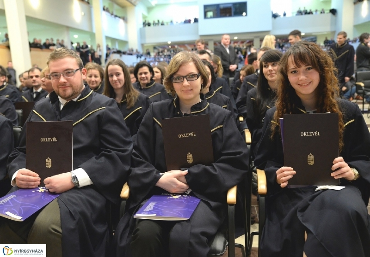 Egyetemi diplomaosztó Nyíregyházán
