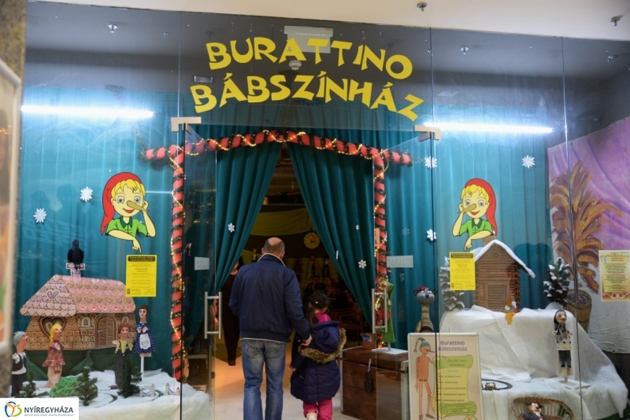 Egerek és gyerekek a bábszínházban