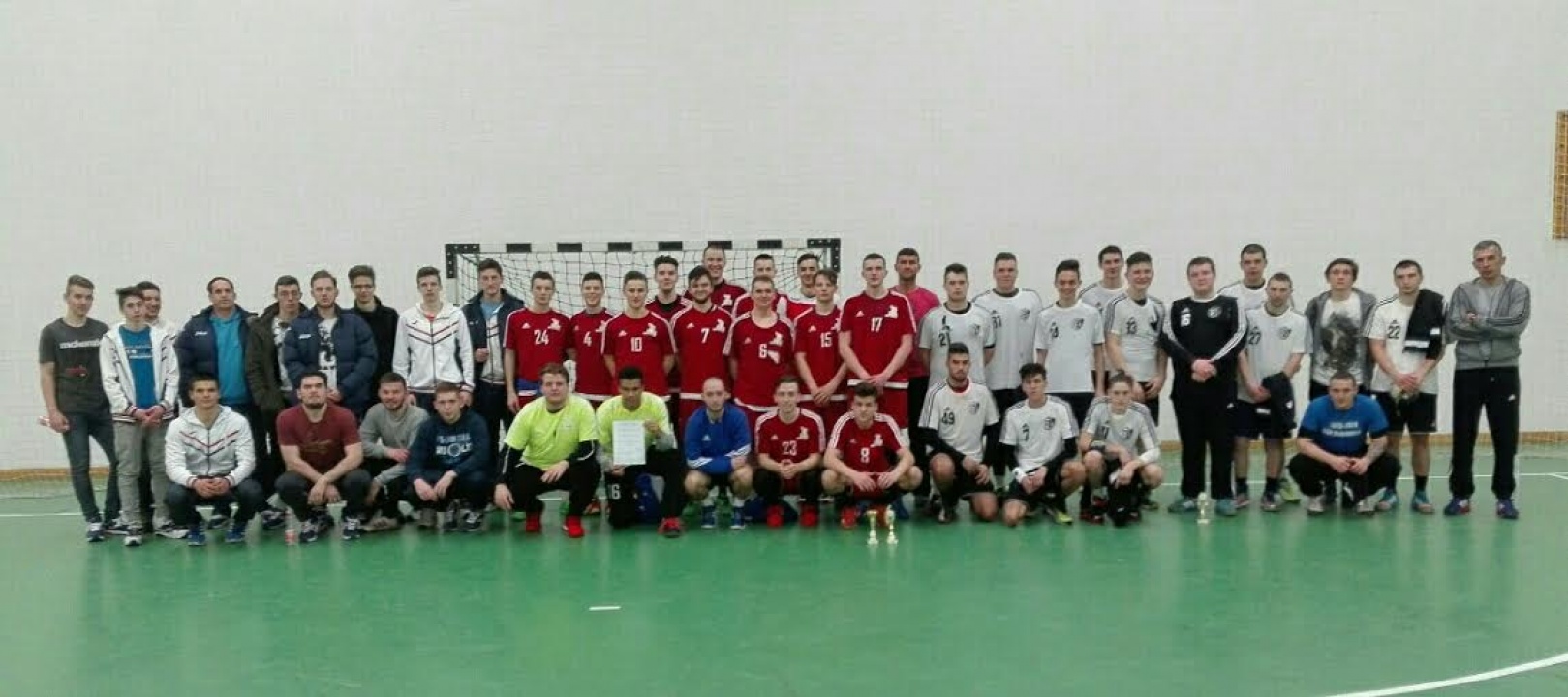 Tornát nyertek a kézisek