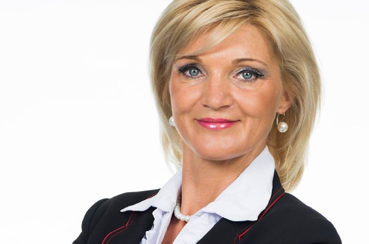 Közösséget segít és épít