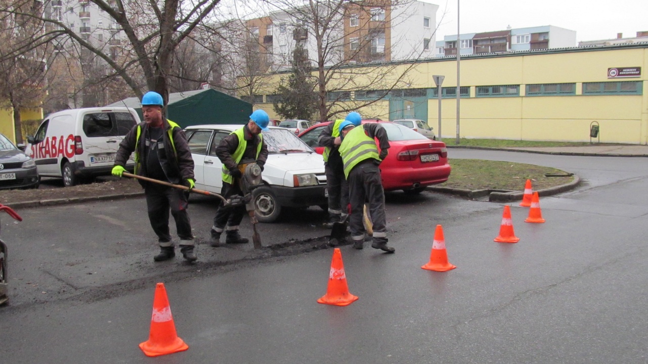 Kátyúzás városszerte