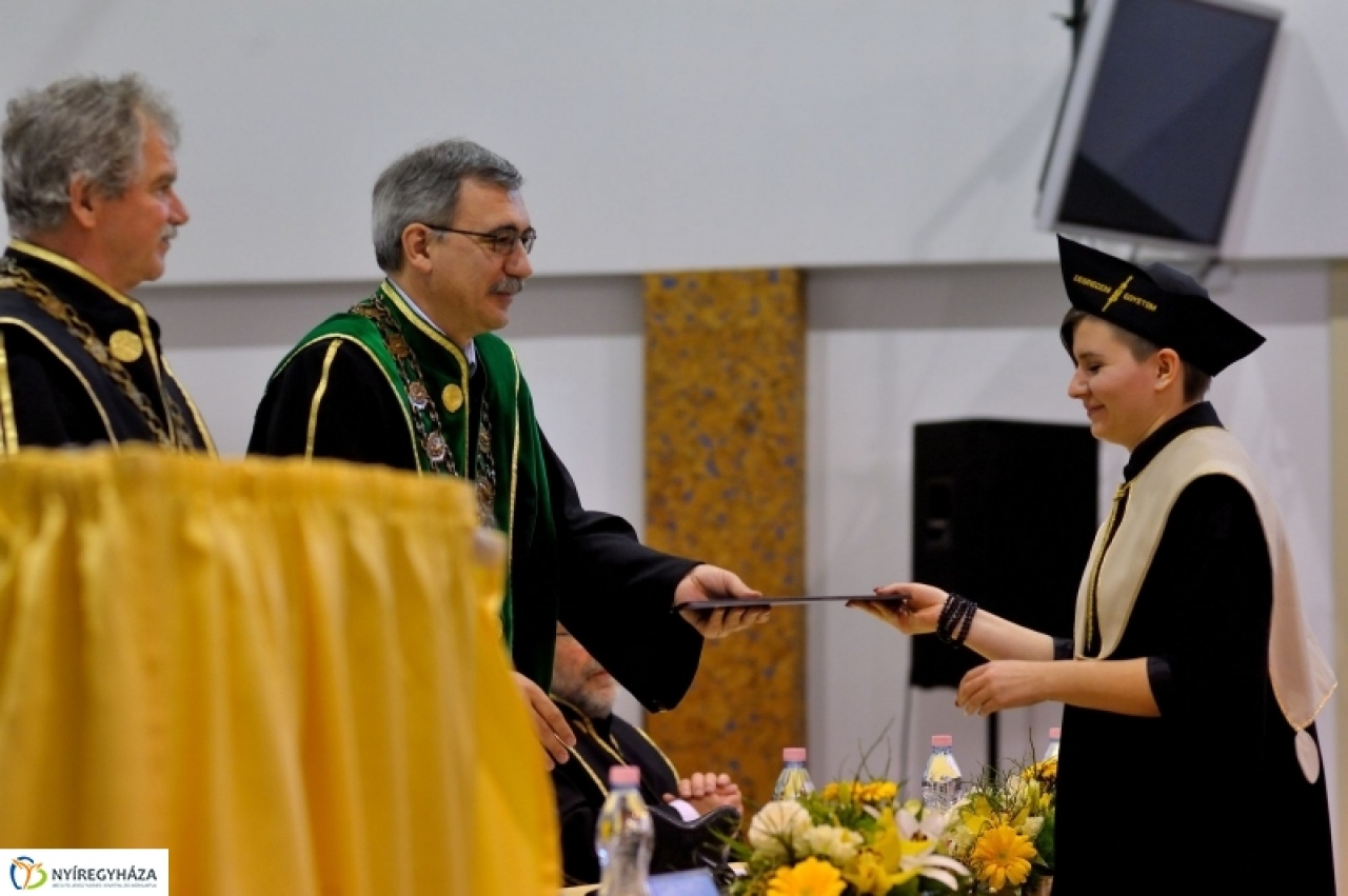 Diplomaosztó a Debreceni Egyetem Egészségügyi Karán