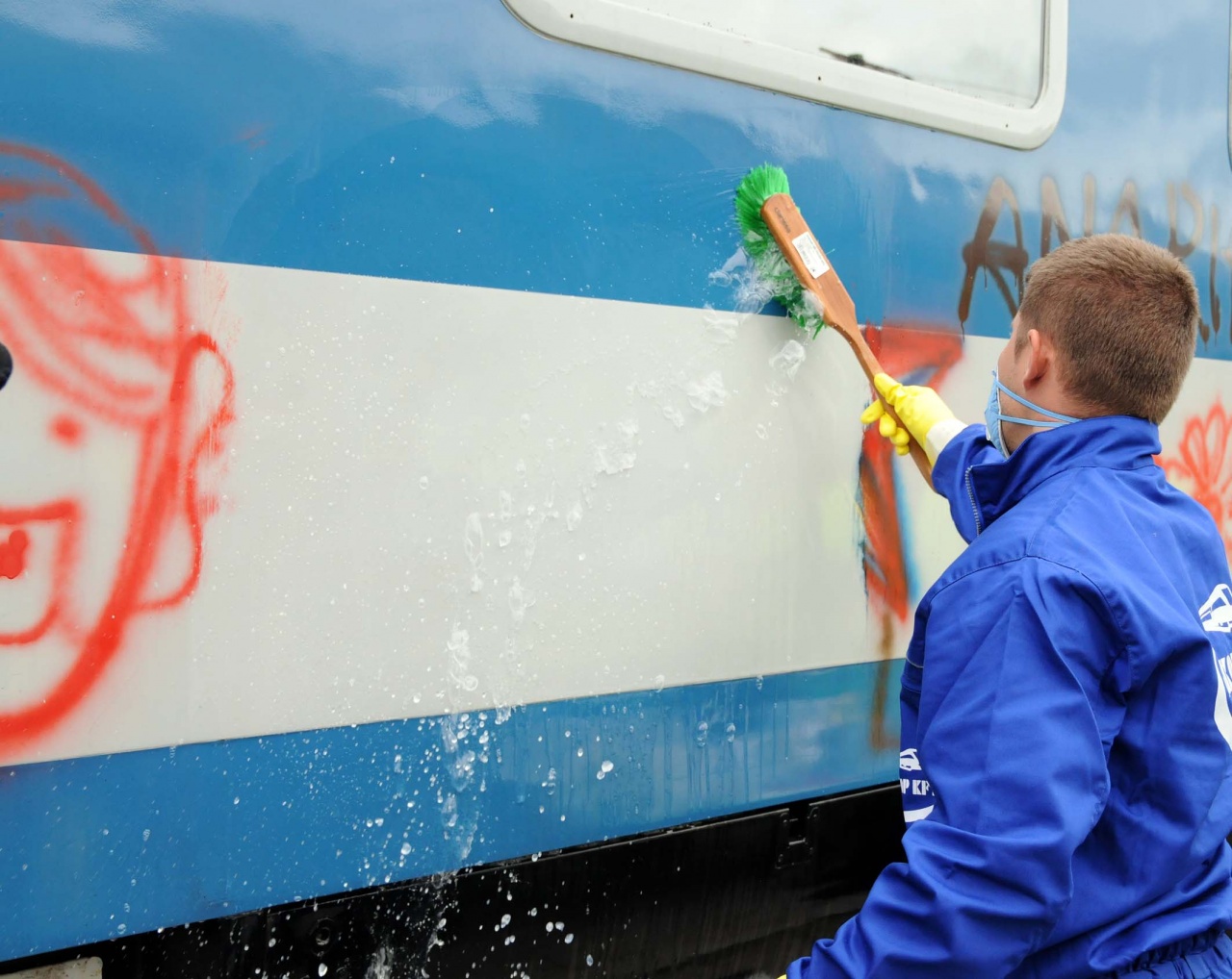 Kevesebb a vonatokon a graffiti
