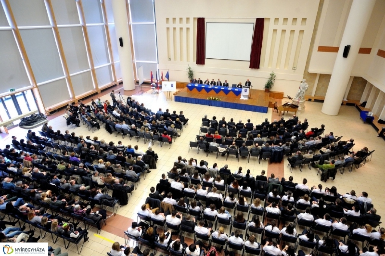 Megmutatjuk a Nyíregyházi Egyetem új jelképeit