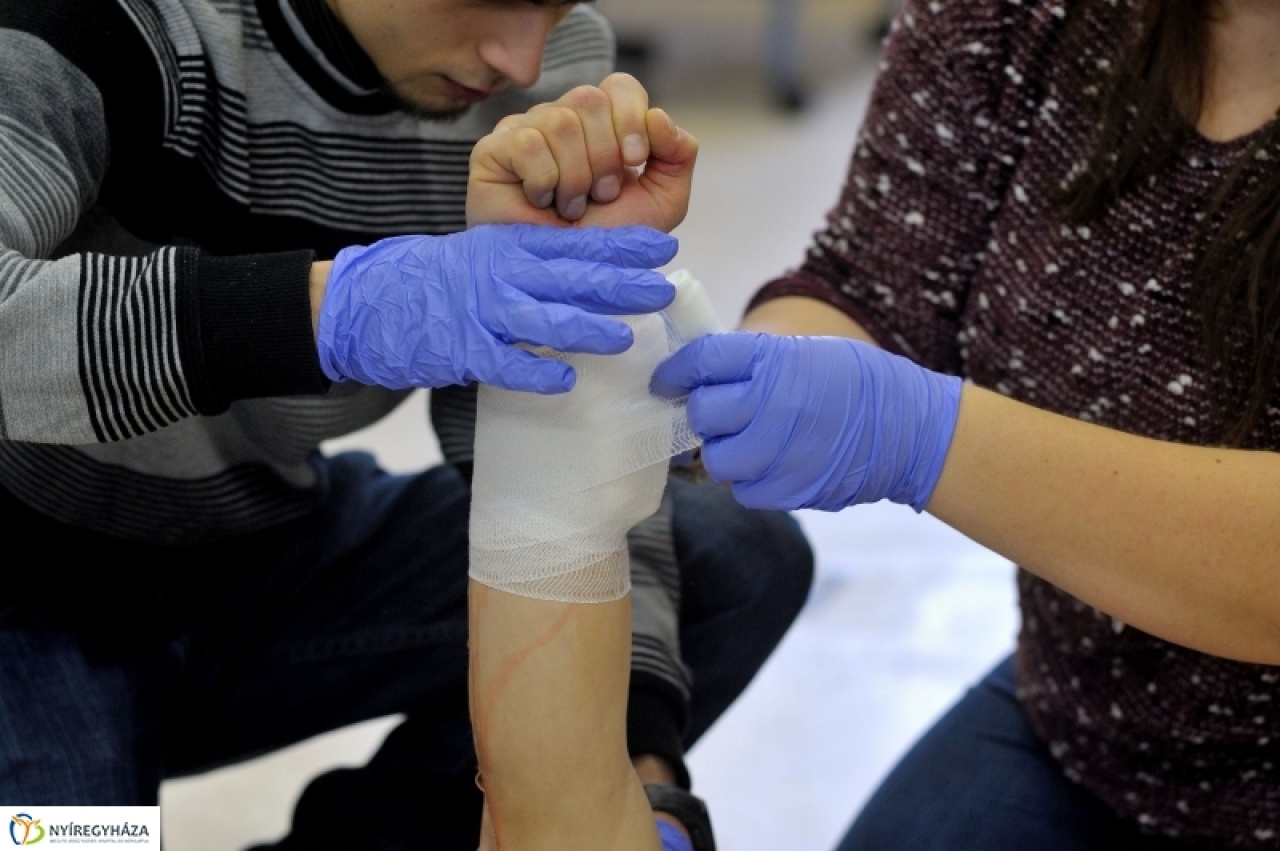 Életmentést gyakorolnak, új tanszerekkel