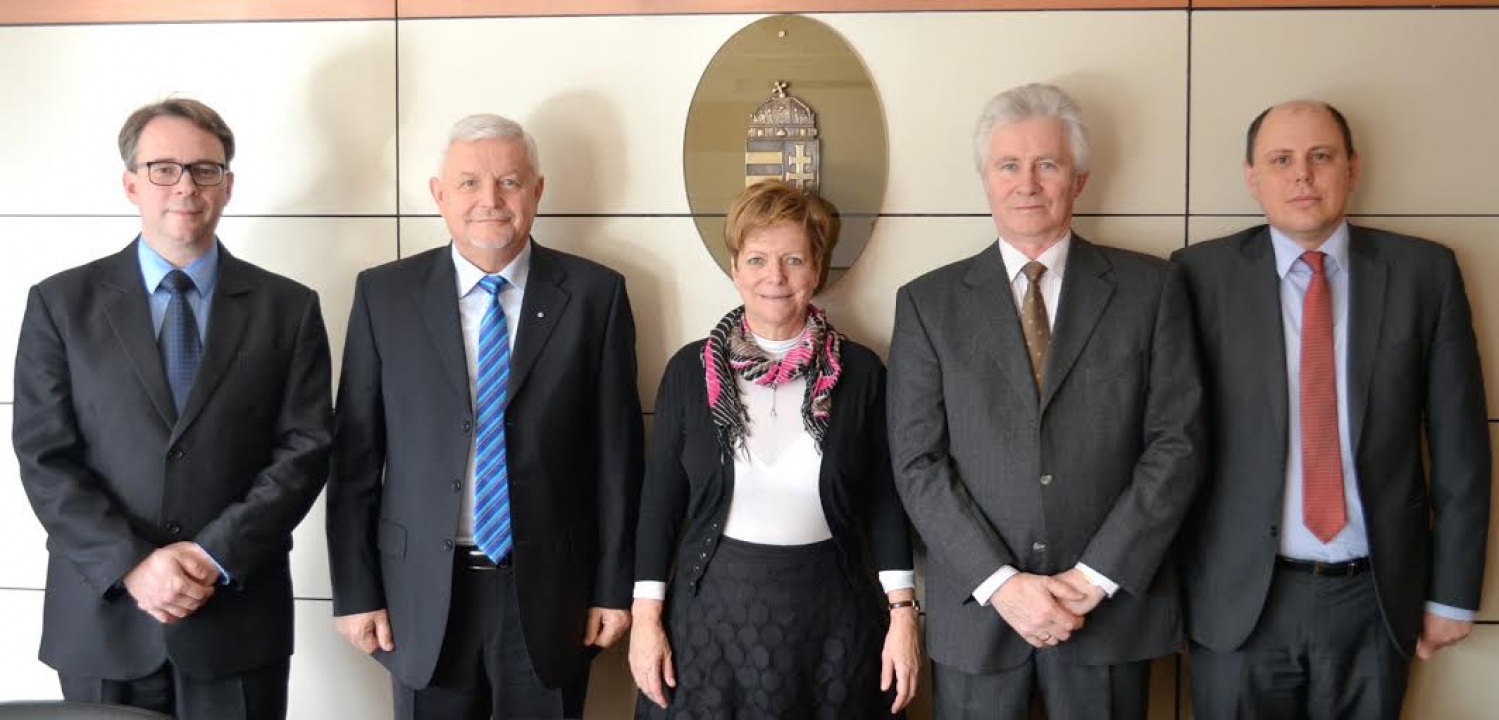 Megalakult a konzisztórium