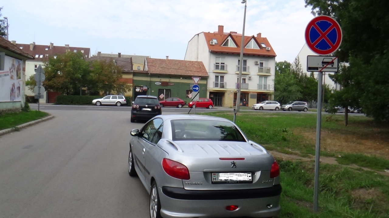 Közel 100 szabálytalan autós