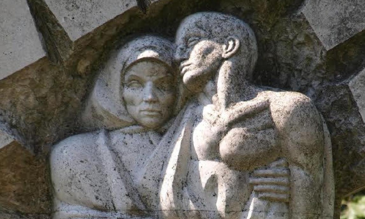 A fájdalmas anya szobrai