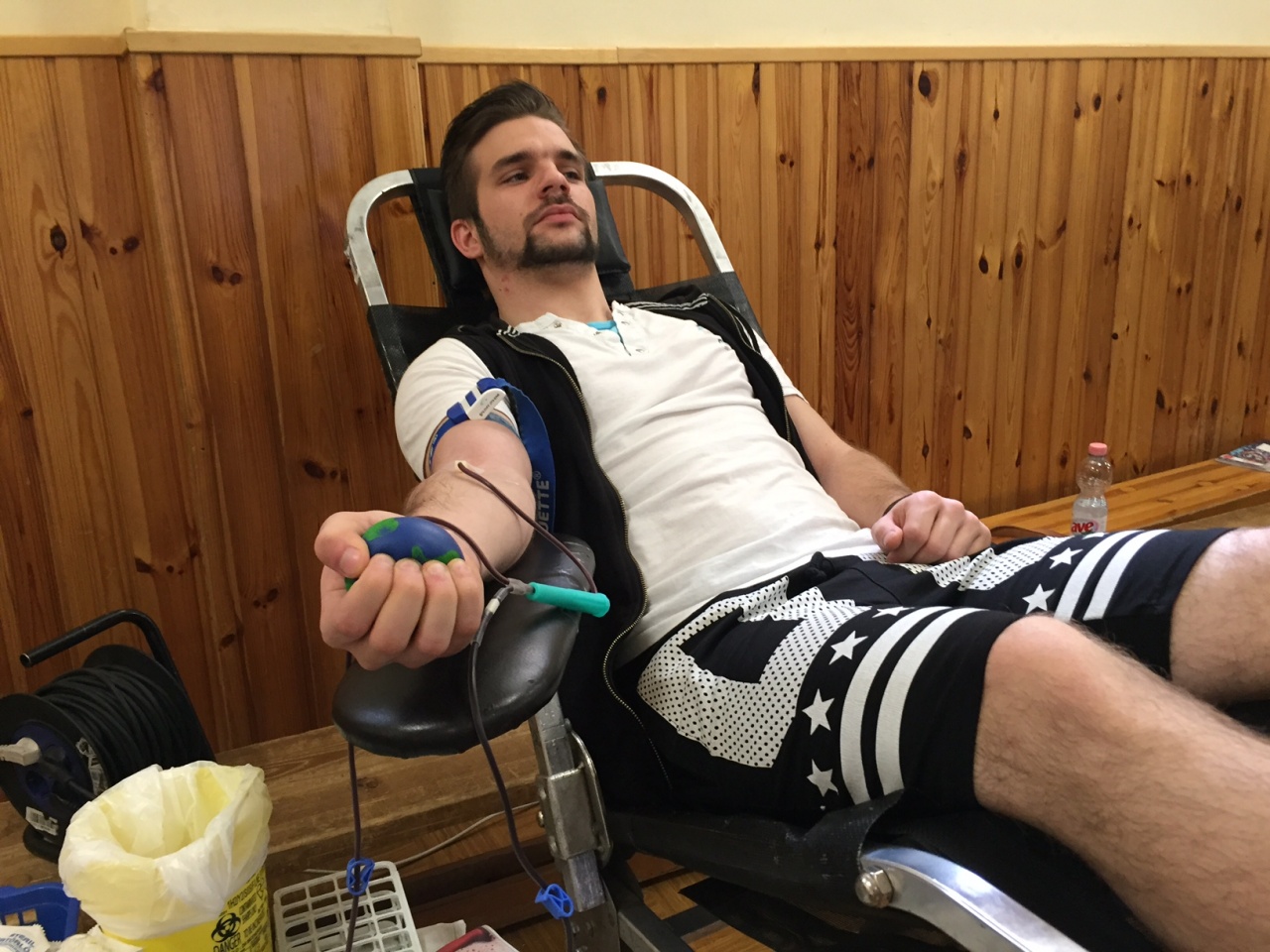 Véradással segítettek az Eötvösben