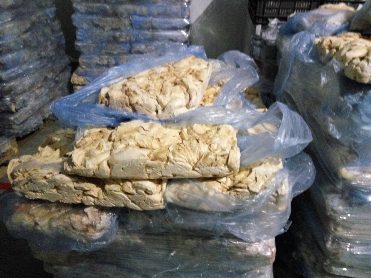 2 tonna lejárt szavatosságú csirkehúst tárt fel az EKÁER-ellenőrzés