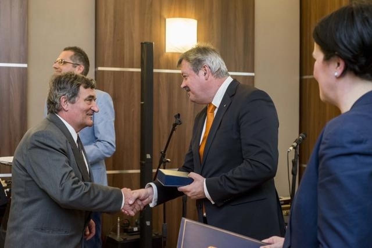 Schenzl Guidó-díjat kapott dr. Tar Károly