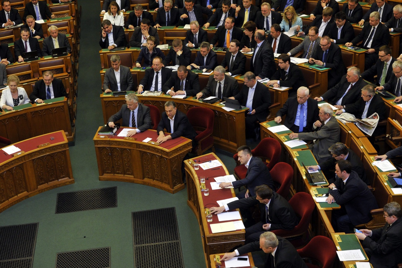 Újra nyitva lehetnek a boltok vasárnap