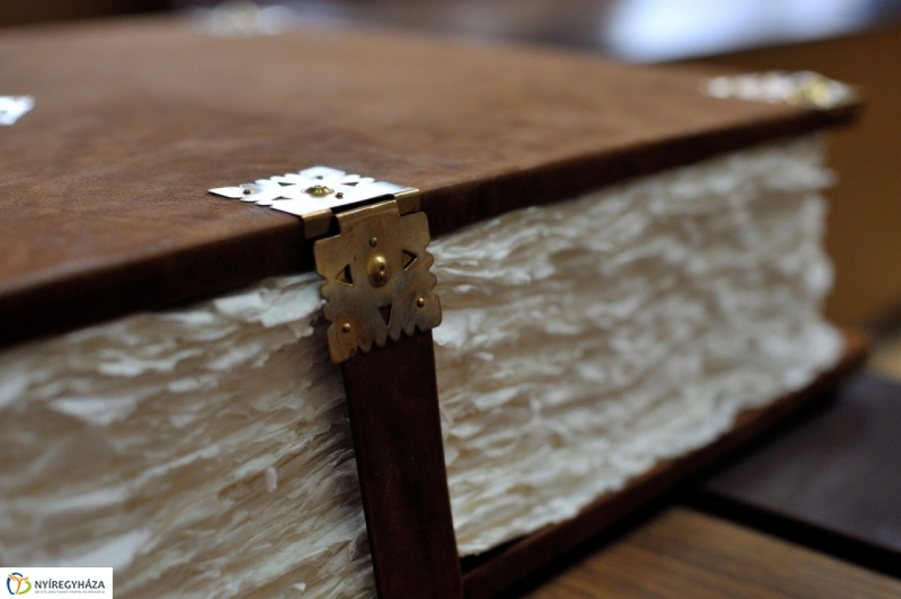 Új kapcsos könyv ballagóknak