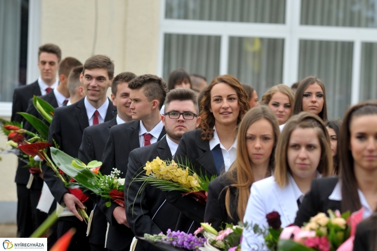Tömeg a sipkaysok ballagásán