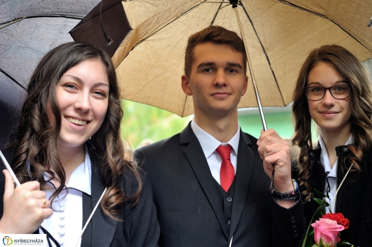 Elballagtak a kölcseysek is