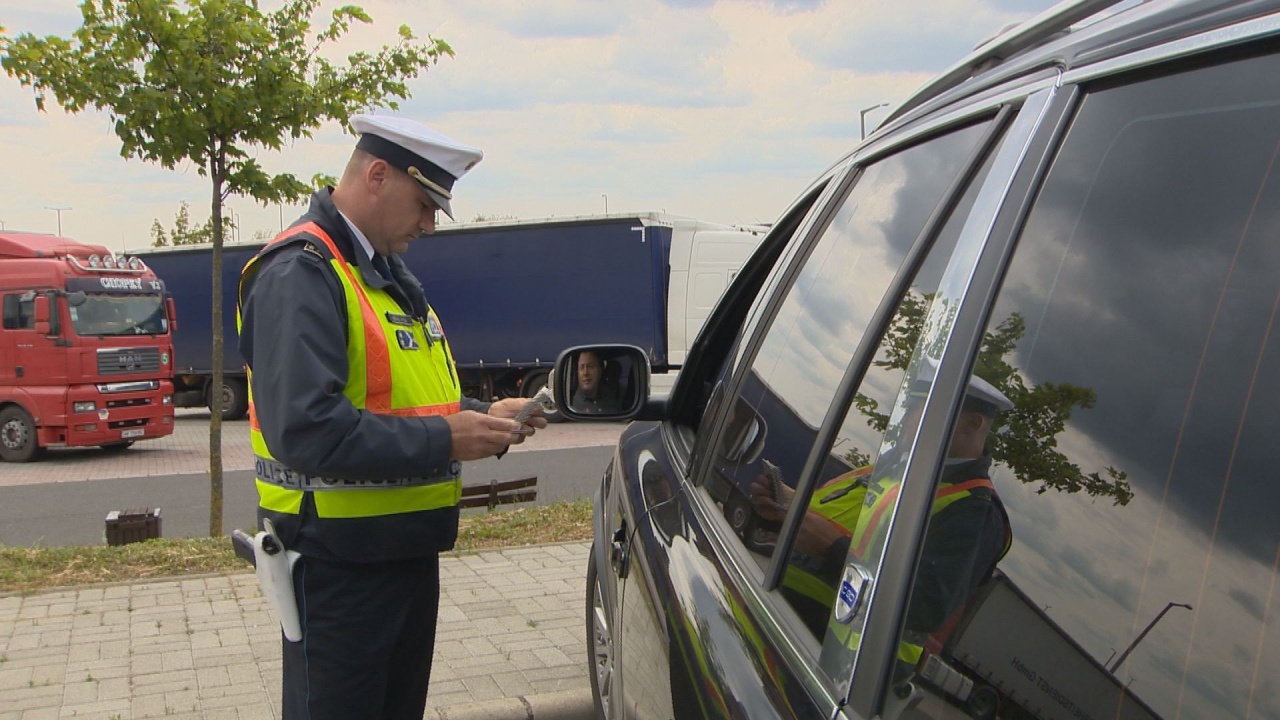 Körözött férfit és gyorshajtókat fogtak a rendőrök