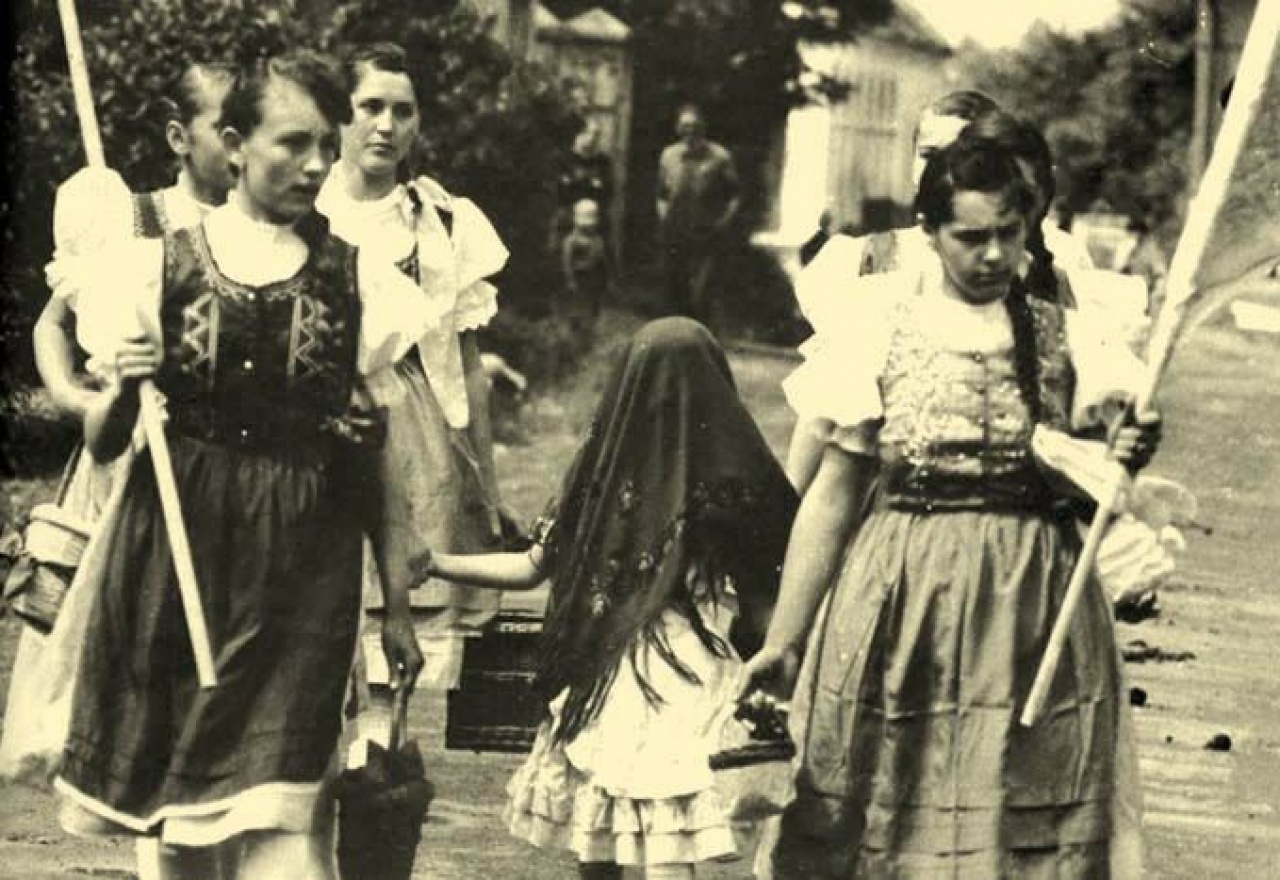 A kakasütéstől a királyválasztásig