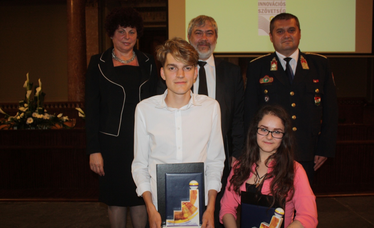 Nagydíjas lett a tűzoltókabát