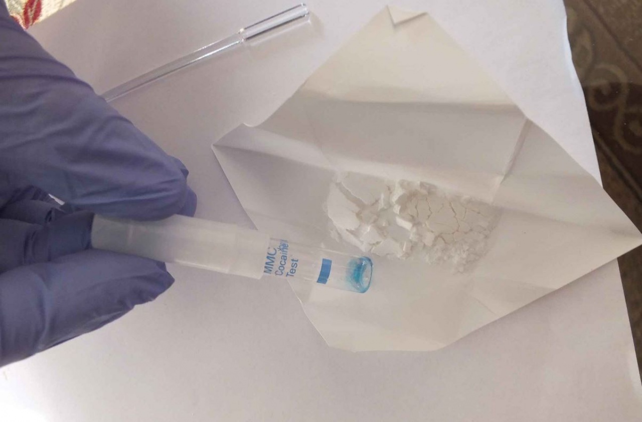 Amfetamint, kokaint és pénzt foglaltak le egy dílertől (videóval)