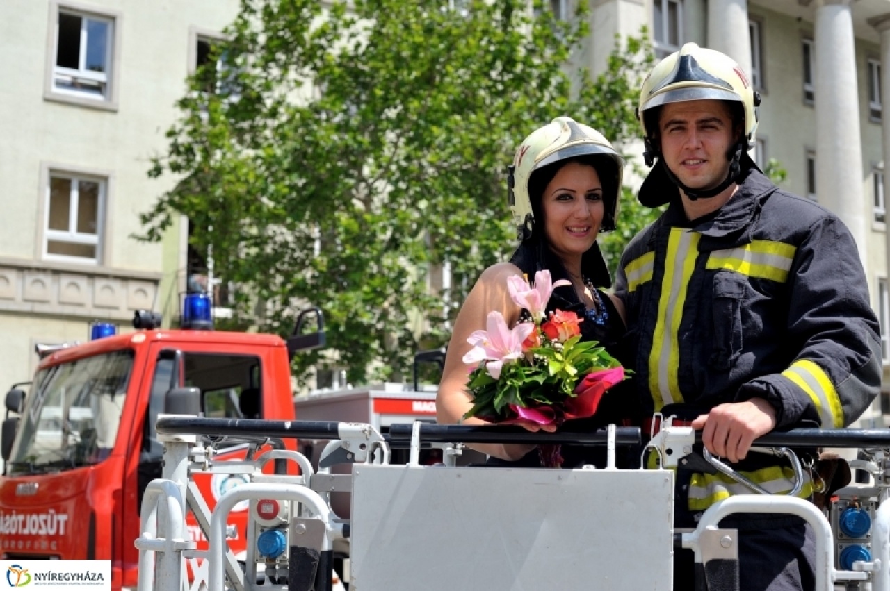 Leánykérés a magasban