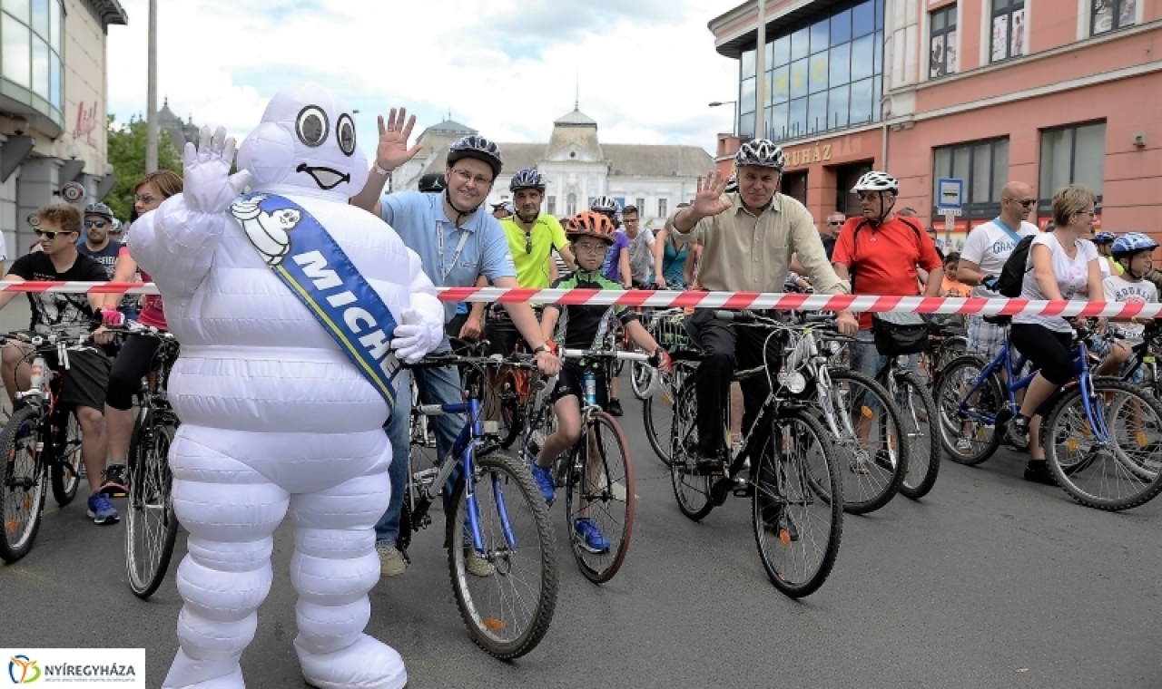 Több ezren kétkeréken