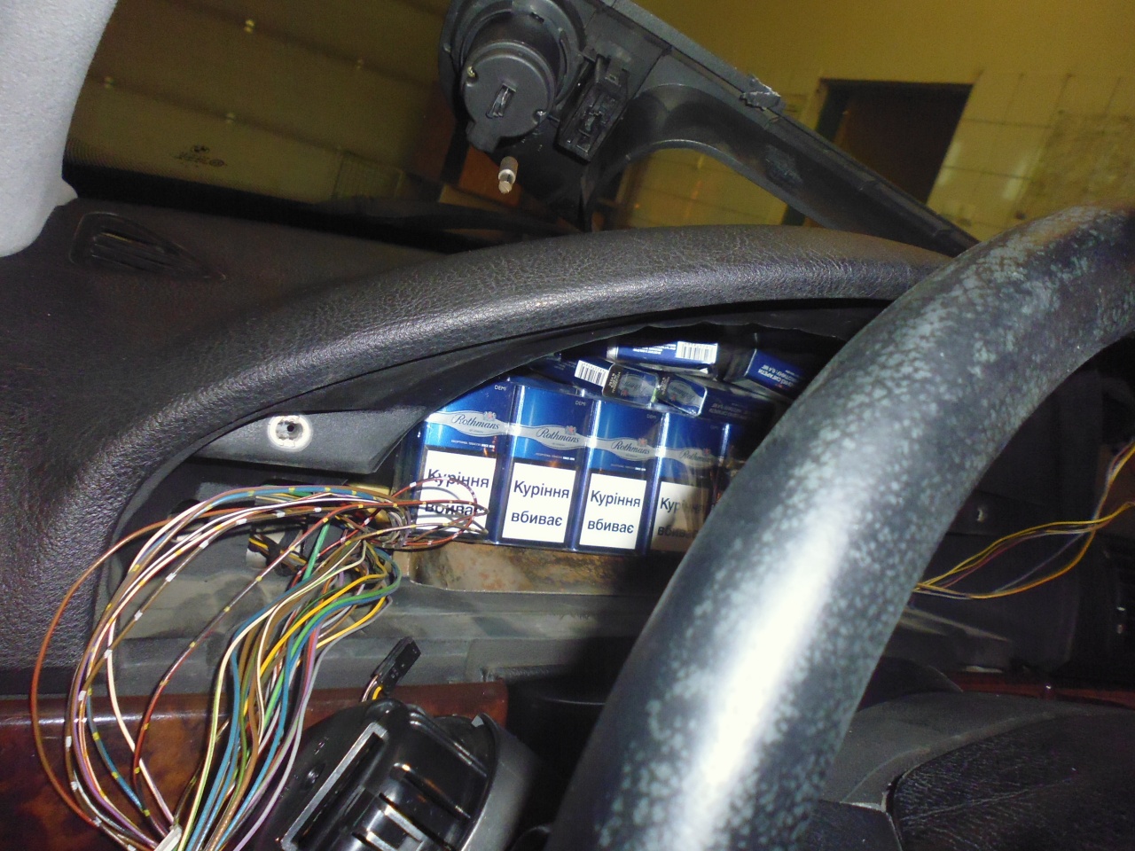 Csak a szem elől lehet elrejteni a cigit