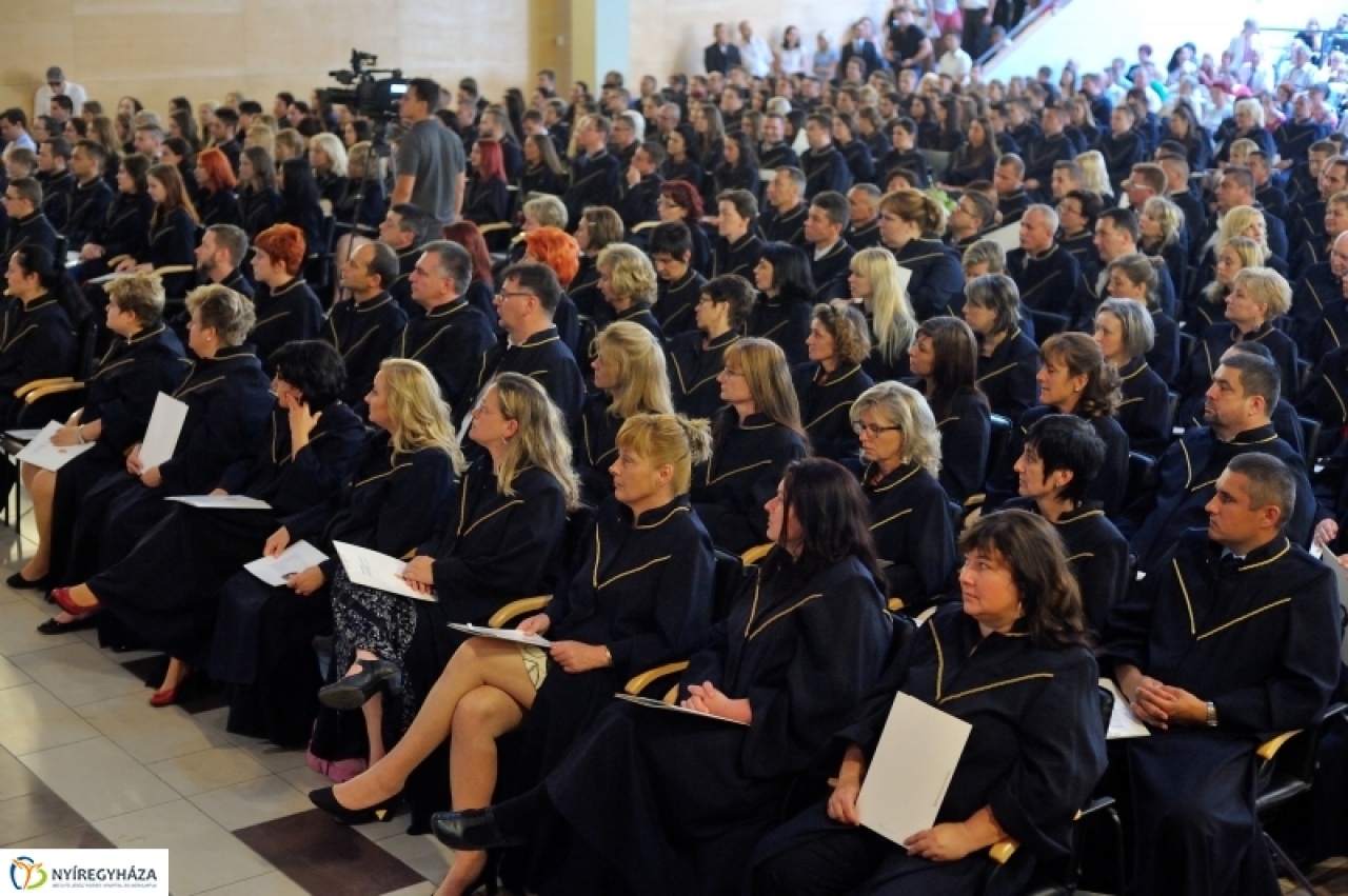 Diplomával a kézben