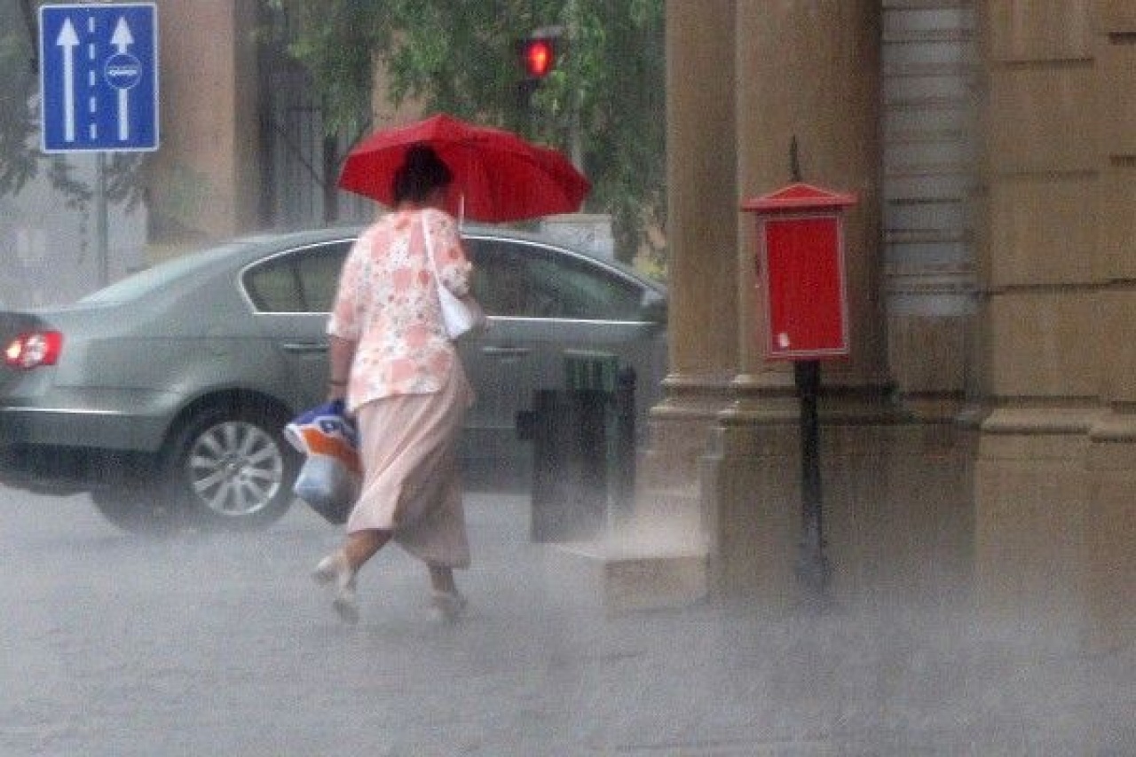 Felhőszakadásra figyelmeztetnek
