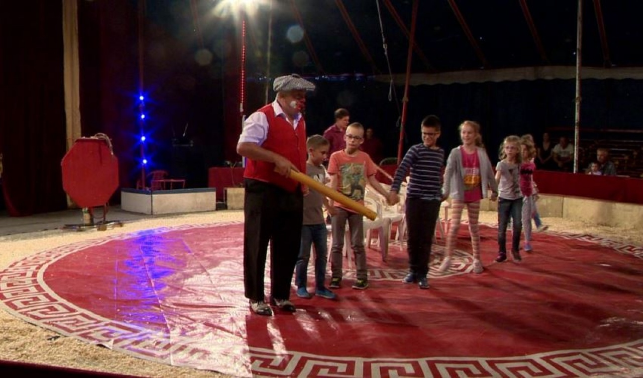 Utazási kedvezményt kapnak az ingyen cirkuszjeggyel rendelkező diákok