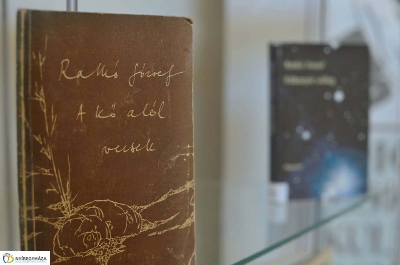 Ratkó előtt tisztelegtek a könyvtárban 