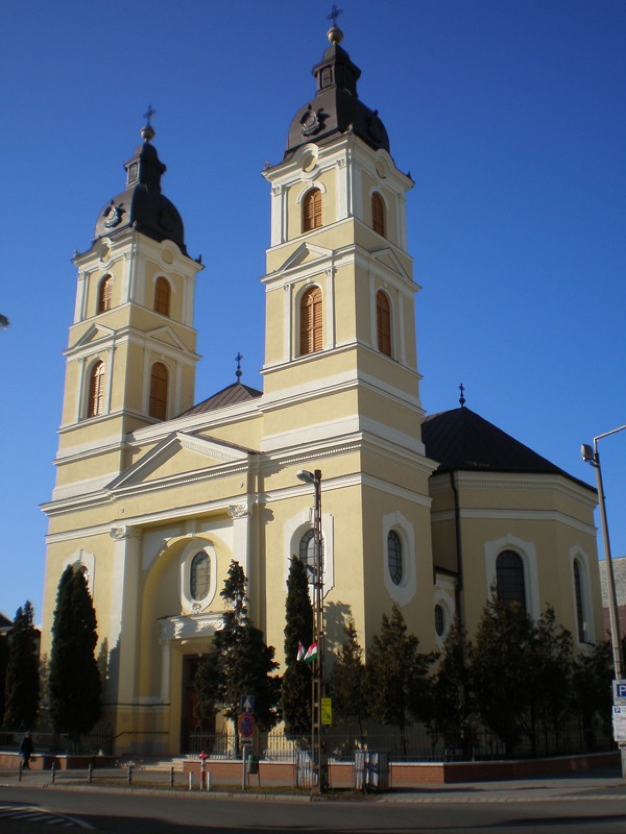 „A hívek áldozatkészségéből és önkéntes adakozásából emeltetett”
