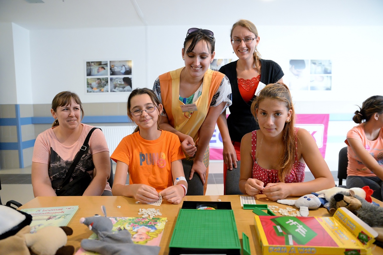 Játékokat kaptak a beteg gyerekek